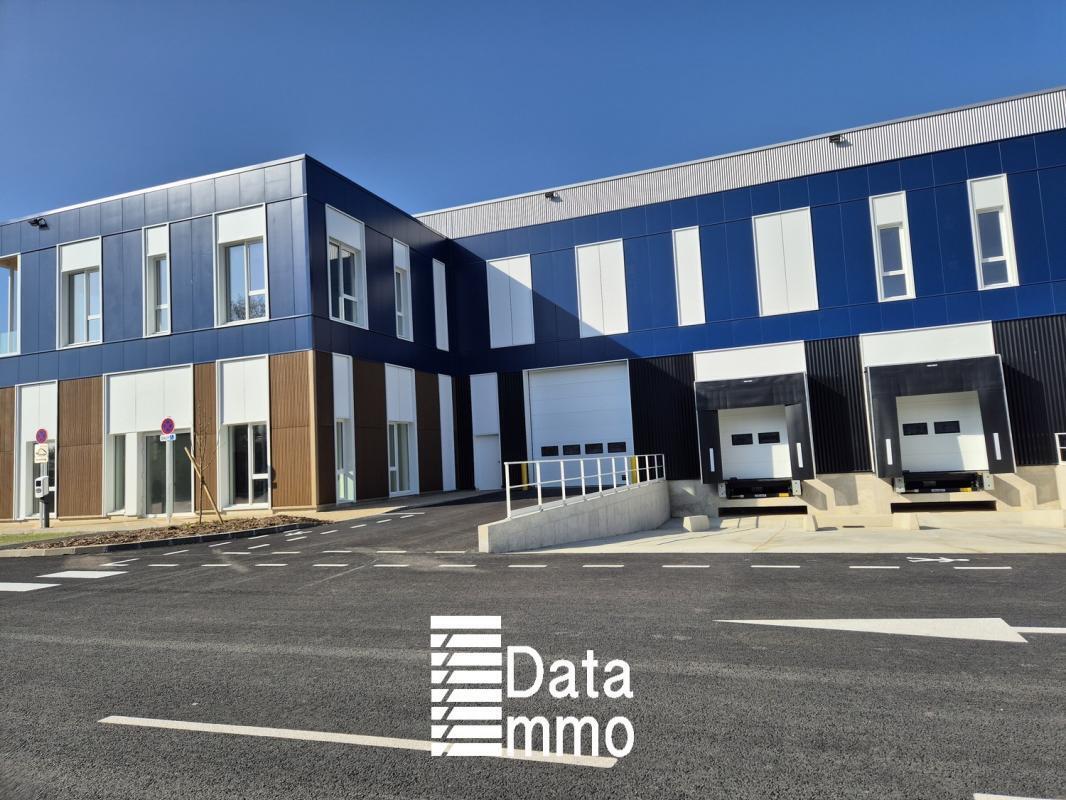 Industrial in Moissy-Cramayel for lease Building Photo- Image 1 of 11