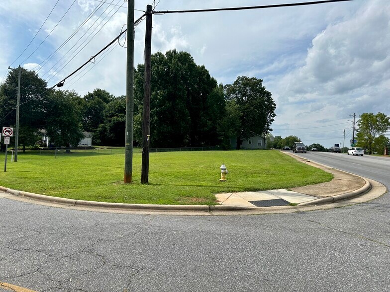 158 Lenoir-Rhyne Blvd, Hickory, NC for sale - Other - Image 2 of 3
