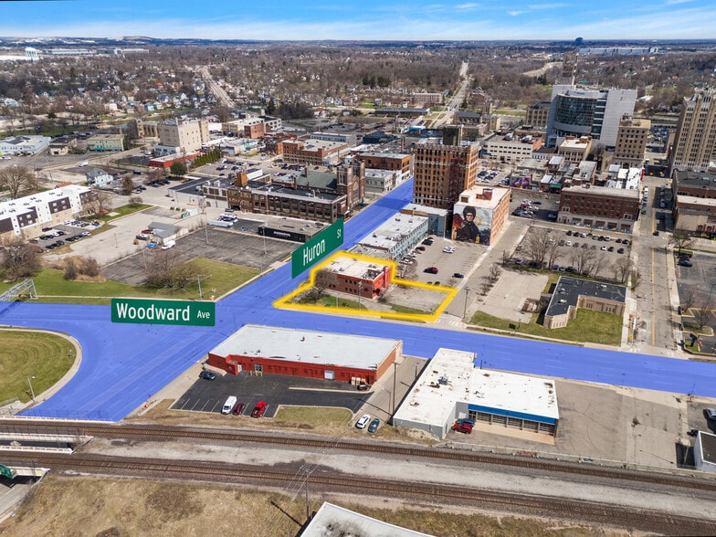 71-75 W Huron St, Pontiac, MI for sale - Building Photo - Image 2 of 16