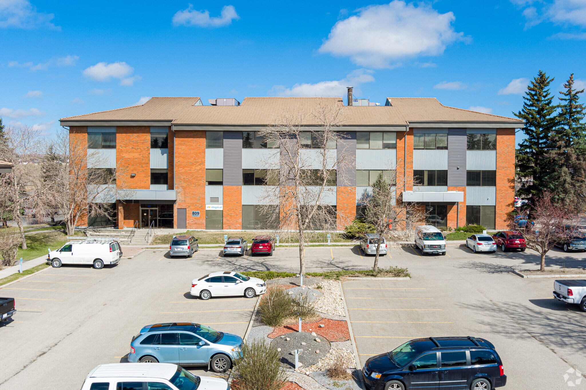 809 Manning Rd NE, Calgary, AB à louer Photo du bâtiment- Image 1 de 6