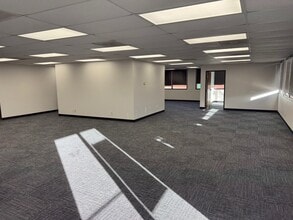 12101 E 51st St, Tulsa, OK à louer Photo du bâtiment- Image 2 de 6