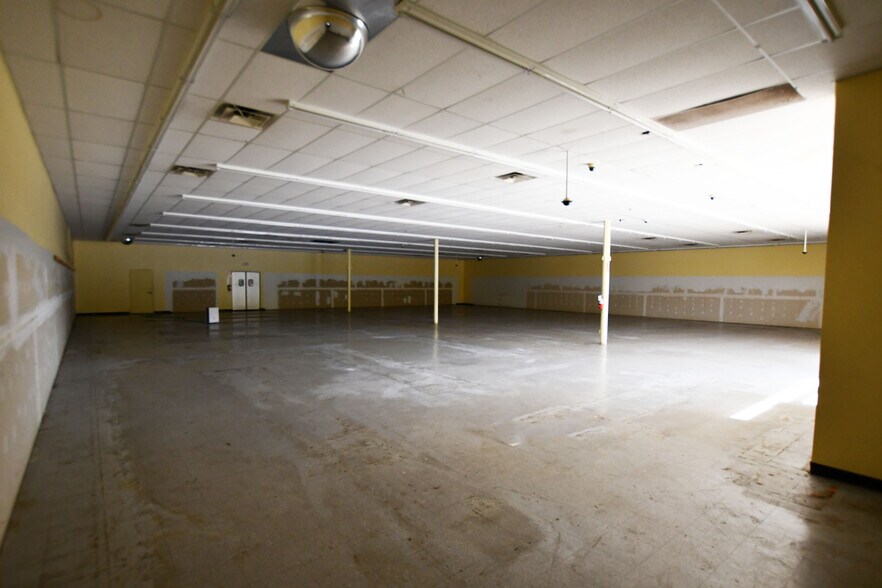 1016 Winchester Rd, Irvine, KY à louer - Photo du bâtiment - Image 3 de 27