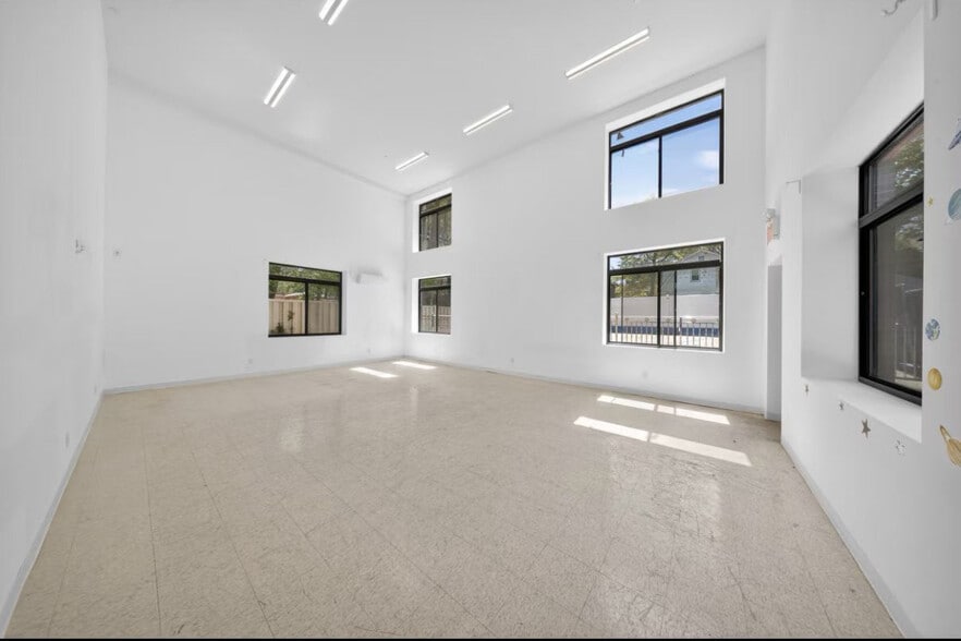 14218 32nd Ave, Flushing, NY for sale - Building Photo - Image 3 of 9