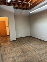 160 Guthrie Ln, Brentwood, CA for lease Interior Photo- Image 2 of 3