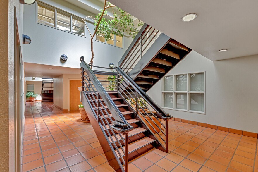 220 4th St, Oakland, CA à louer - Photo du bâtiment - Image 3 de 23