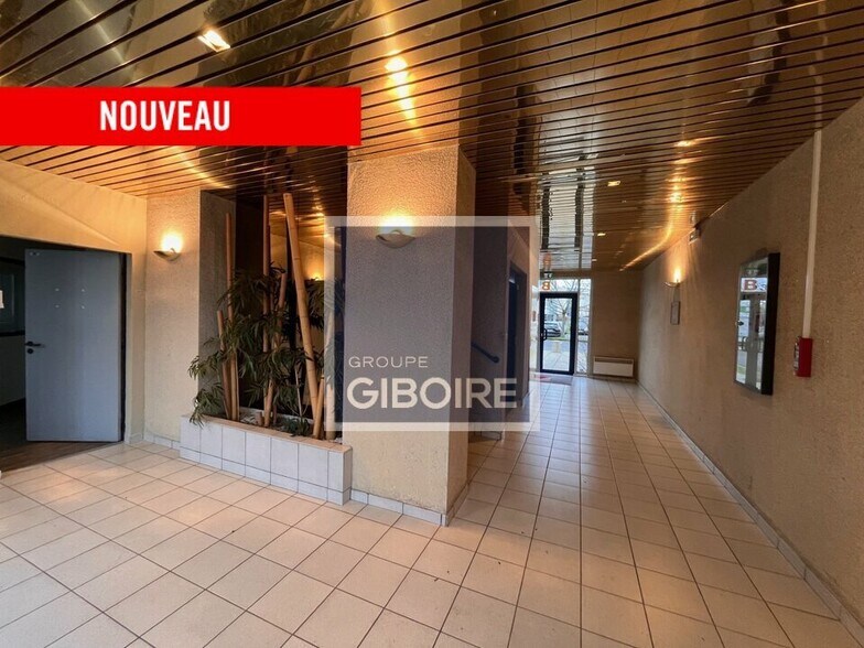 Office in Saint-Grégoire for sale - Lobby - Image 3 of 4