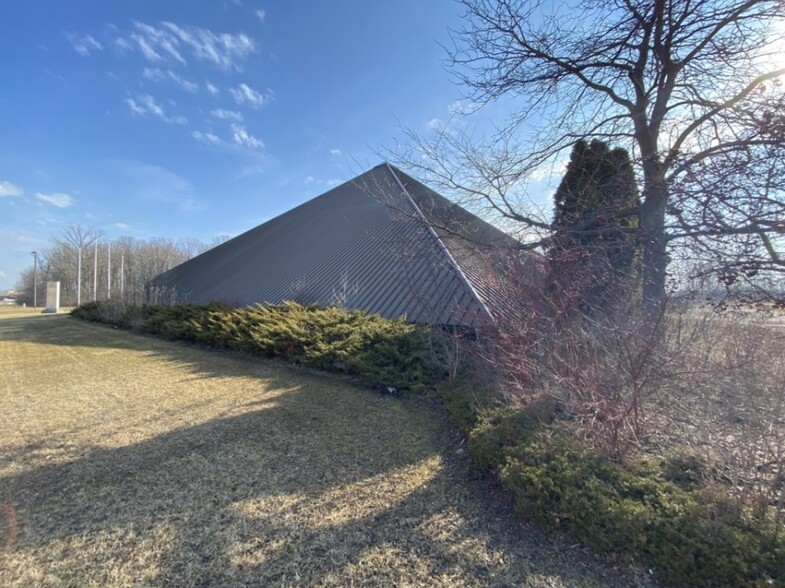 400 Pyramid Dr, Marysville, MI for sale - Building Photo - Image 1 of 1