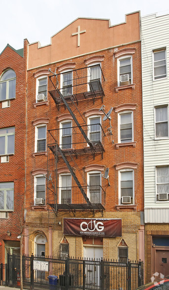 195 Johnson Ave, Brooklyn, NY for sale - Primary Photo - Image 1 of 1