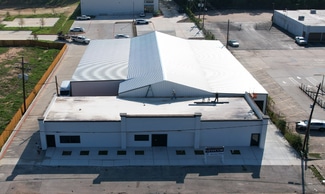 More details for 2004 N Frazier St, Conroe, TX - Sports & Entertainment for Sale