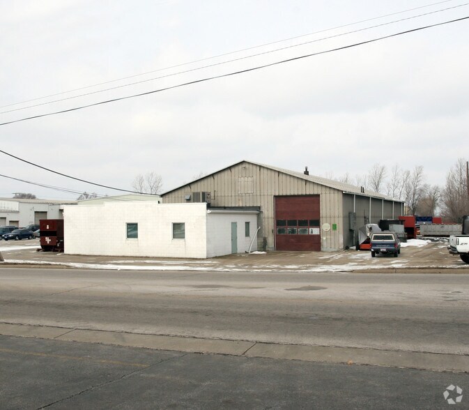 102 E Jones Rd, Fostoria, OH à vendre - Photo du bâtiment - Image 3 de 3