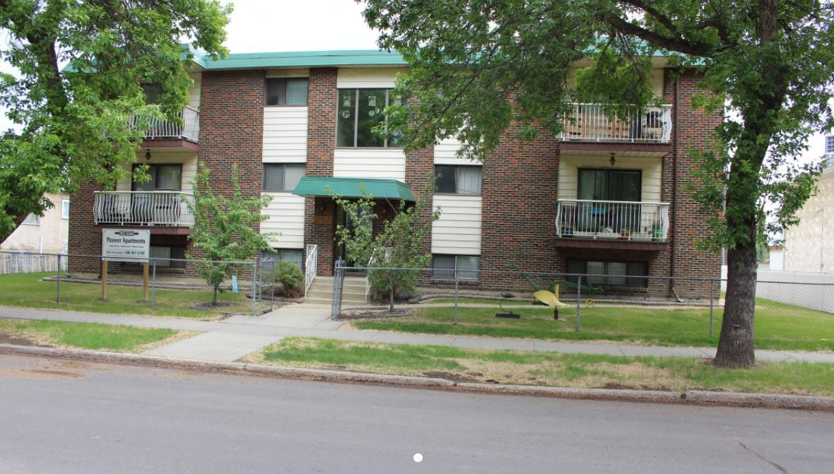 10813 92 St, Edmonton, AB à vendre Photo principale- Image 1 de 1