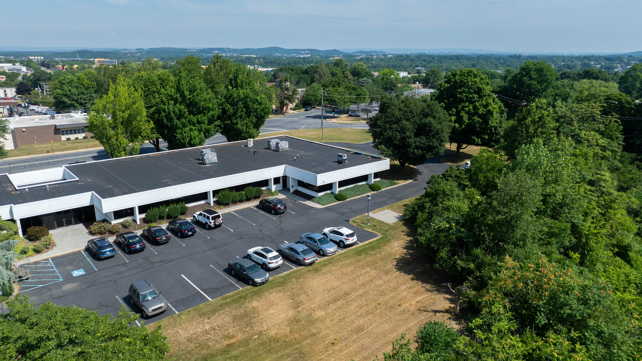 850 N Wyomissing Blvd, Wyomissing, PA for lease Building Photo- Image 1 of 40