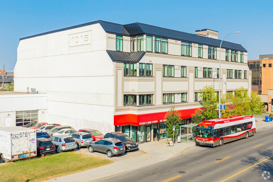 1015 Centre St NW, Calgary, AB à louer - Photo du bâtiment - Image 2 de 3