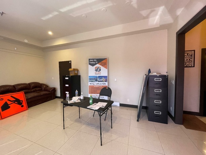 6751 Graybar Rd, Richmond, BC for sale - Interior Photo - Image 2 of 12