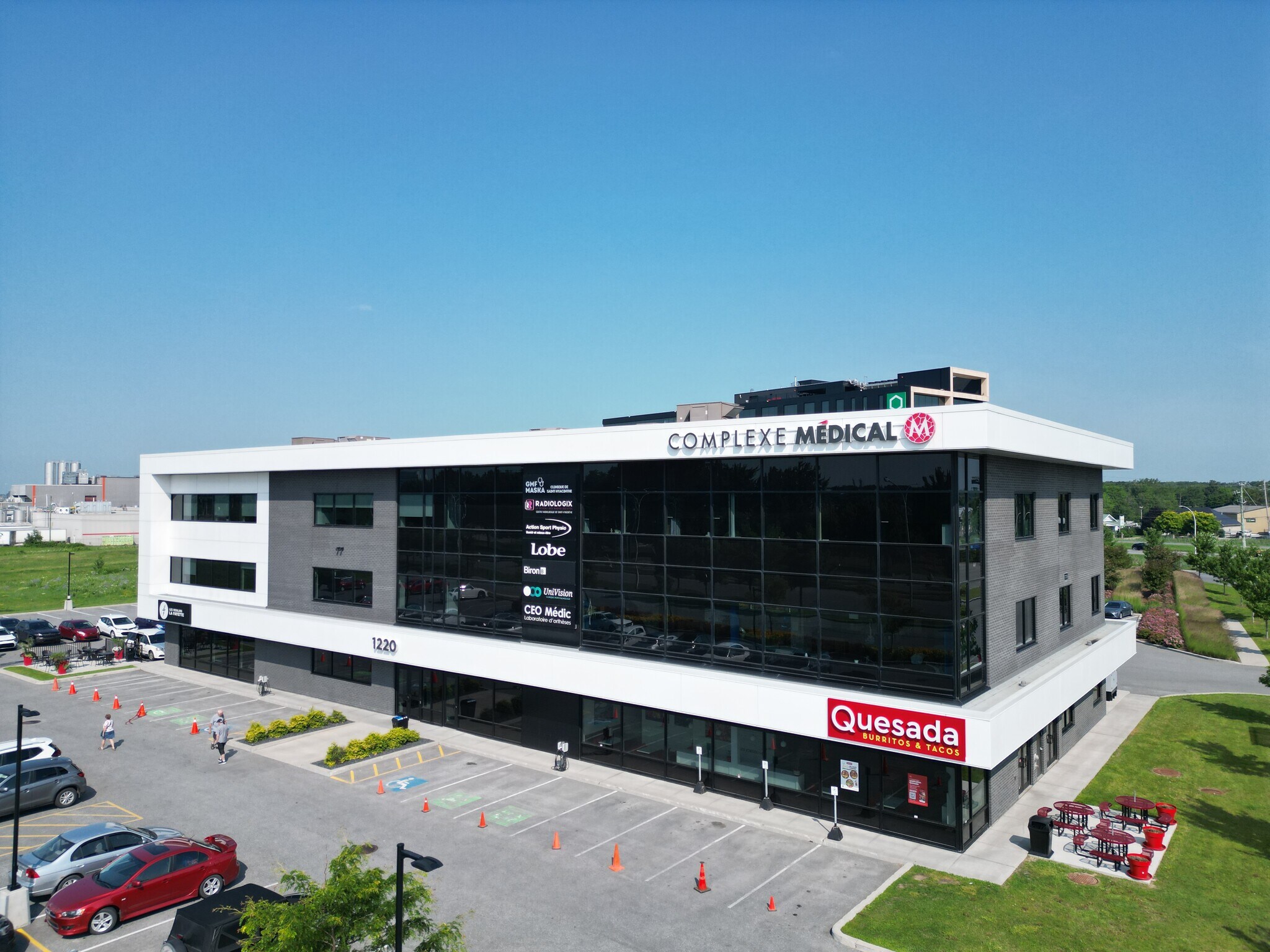 1220 Boul Casavant E, Saint-Hyacinthe, QC for lease Building Photo- Image 1 of 3