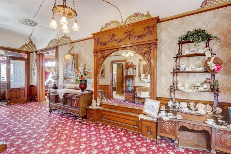 3209 W Wells St, Milwaukee, WI for sale - Interior Photo - Image 3 of 132