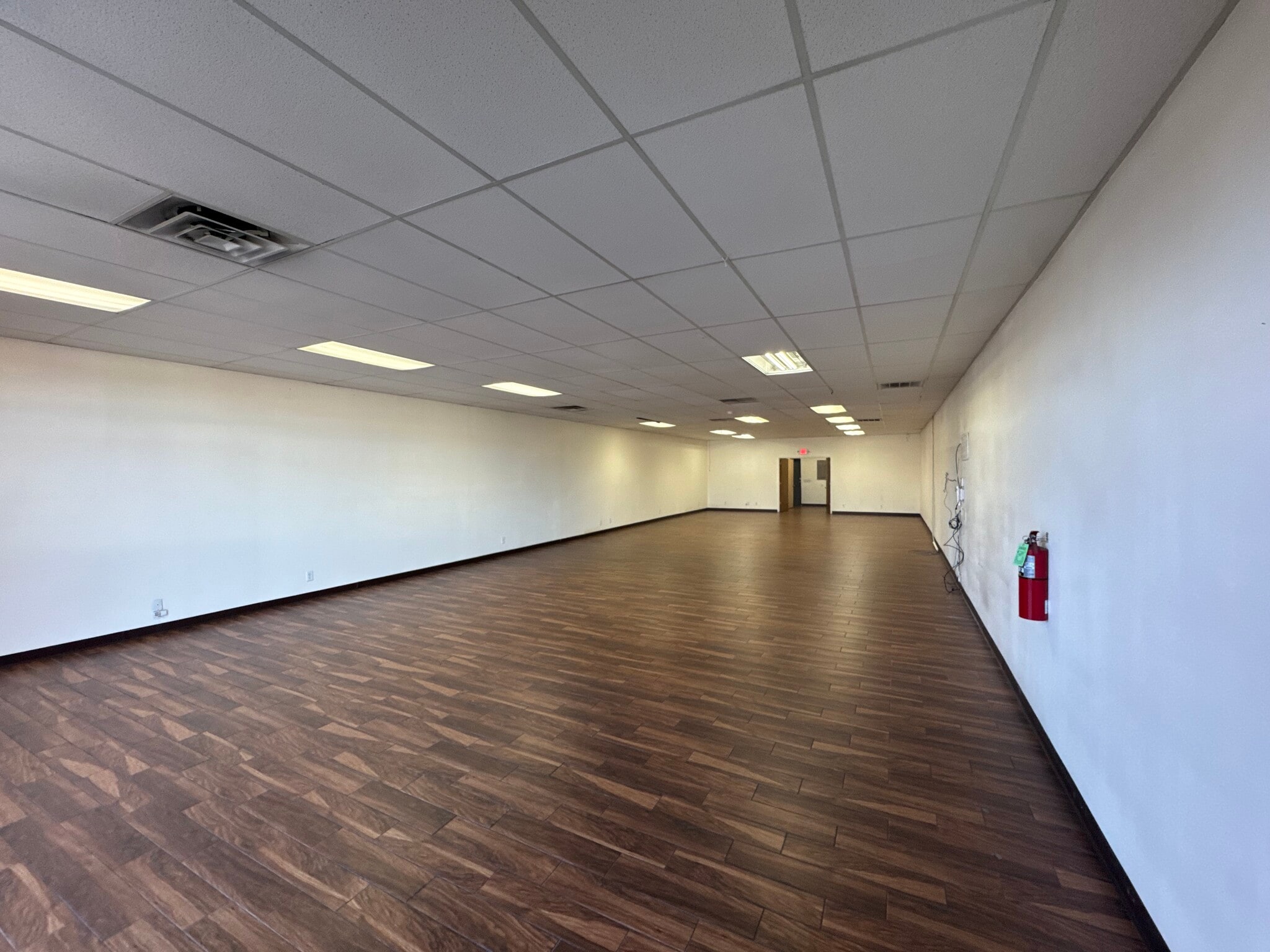 812 N Thompson St, Springdale, AR for lease Interior Photo- Image 1 of 4
