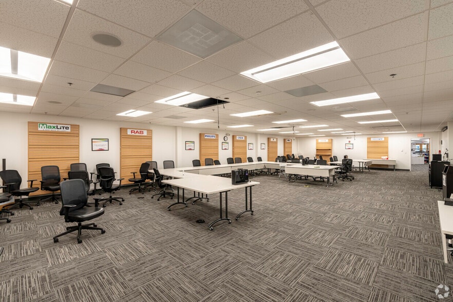350 Myles Standish Blvd, Taunton, MA for lease - Interior Photo - Image 3 of 9