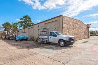 2530 Spring Cypress Rd, Spring, TX à louer Photo du bâtiment- Image 2 de 6