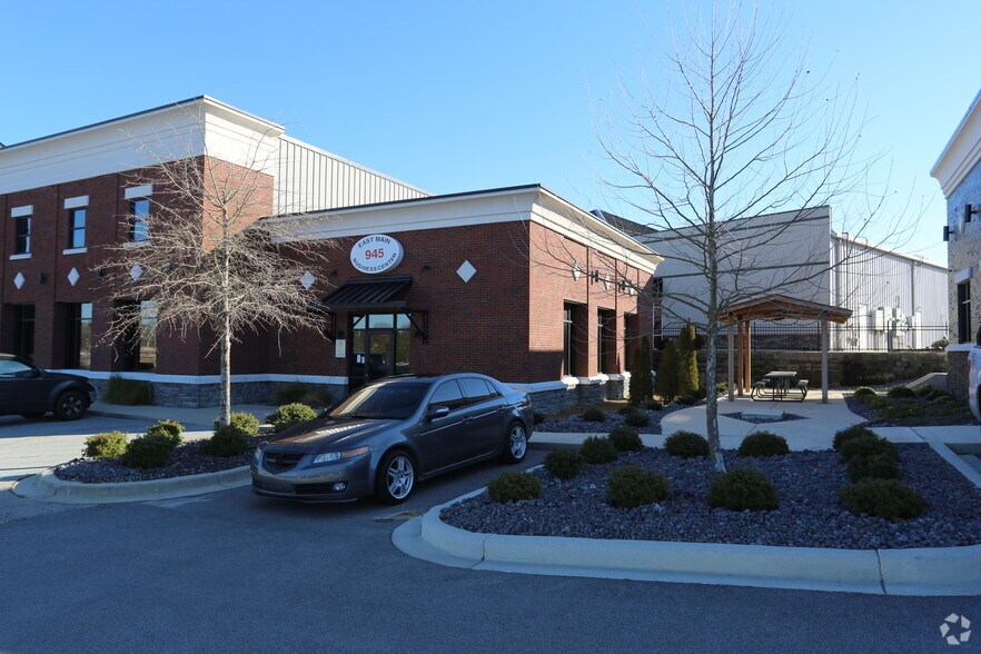 943-945 E Main St, Lexington, SC à louer - Photo du bâtiment - Image 1 de 4