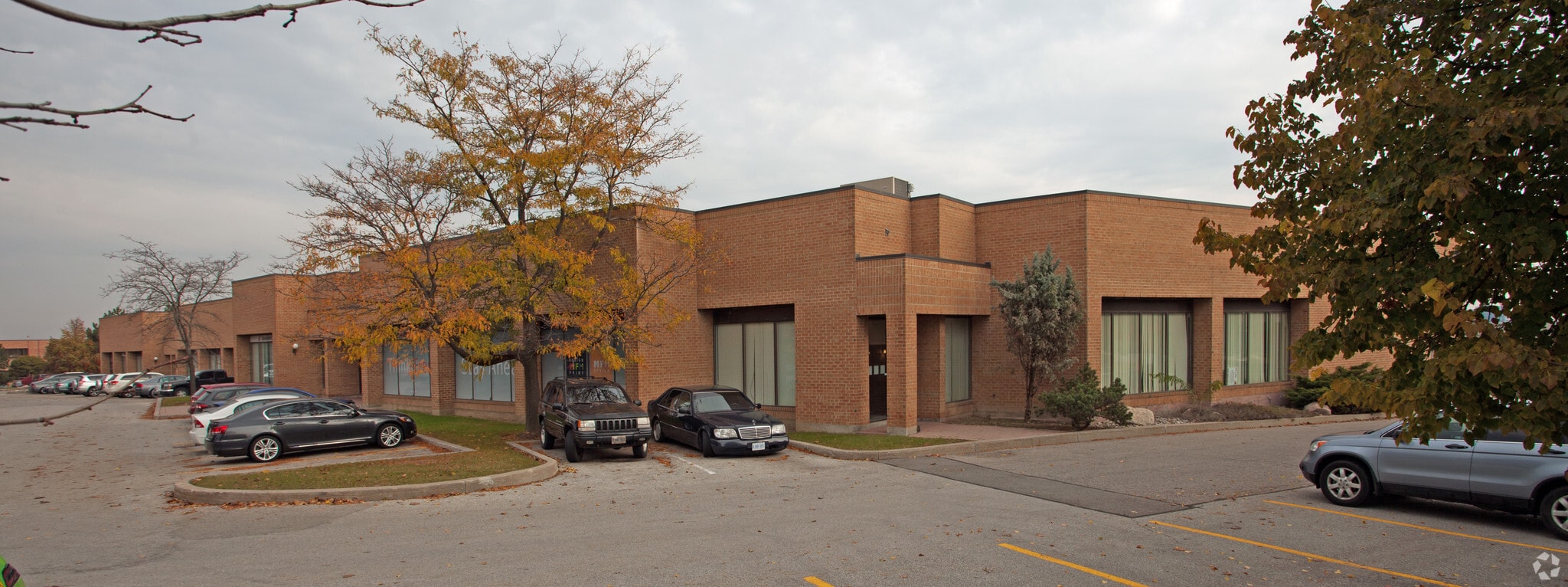 25 Kinnear Ct, Richmond Hill, ON for lease Primary Photo- Image 1 of 3