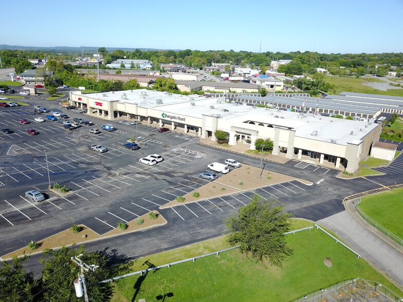 500 W Main St, Hendersonville, TN for lease - Building Photo - Image 1 of 13