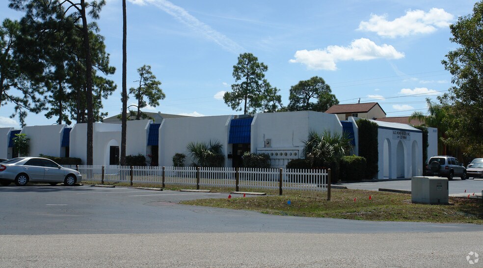 6238 Presidential Ct, Fort Myers, FL à vendre - Photo du bâtiment - Image 2 de 38