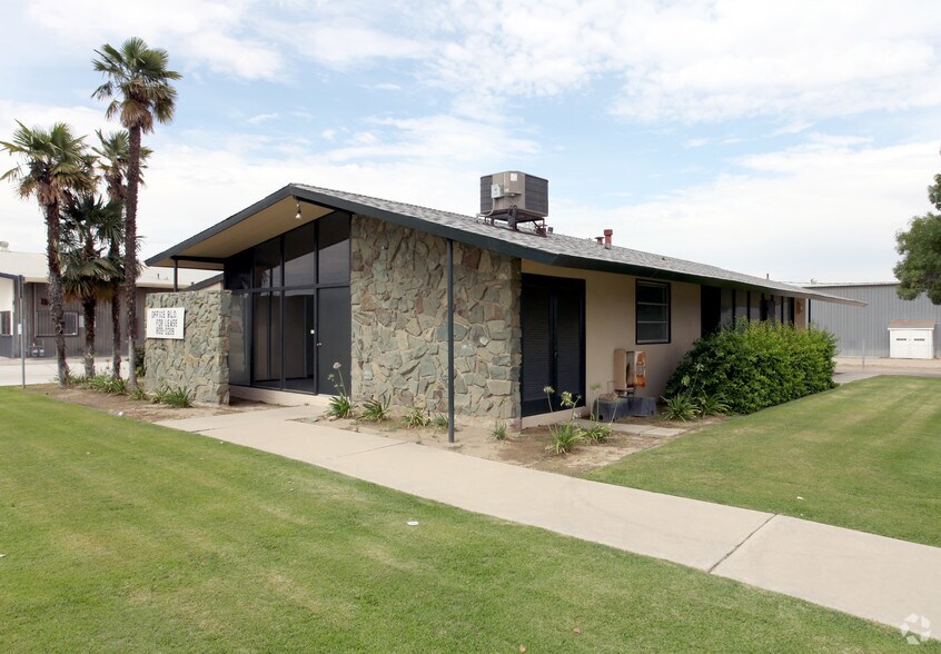 1600 S Union Ave, Bakersfield, CA à louer - Photo du bâtiment - Image 1 de 2