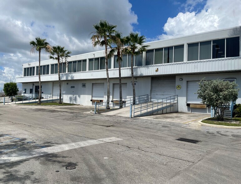 1800 SW 34th St, Fort Lauderdale, FL for lease - Building Photo - Image 2 of 7