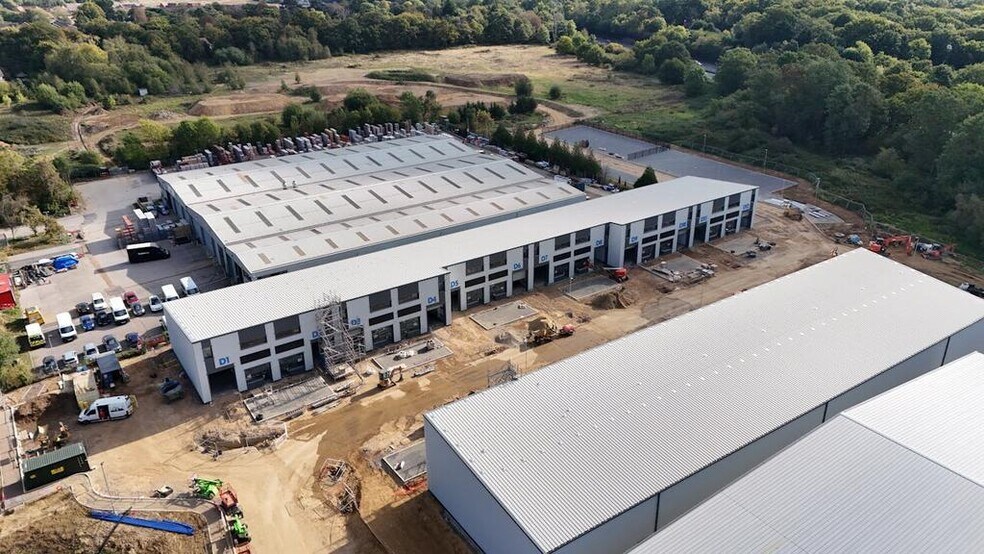 London Rd, Send à louer - Photo du bâtiment - Image 2 de 6