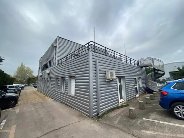 Office in Aix-en-Provence for lease - Building Photo - Image 2 of 7