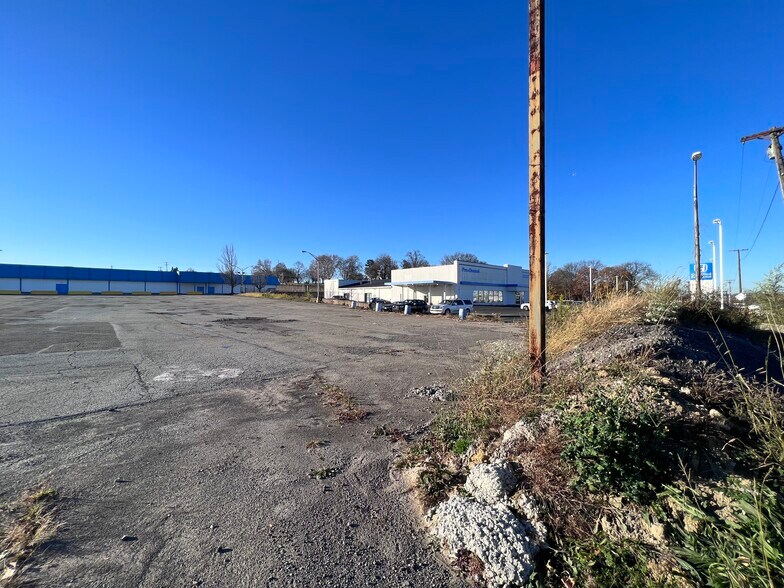 2932 Lebanon Church Rd, West Mifflin, PA à louer - Photo du bâtiment - Image 2 de 2