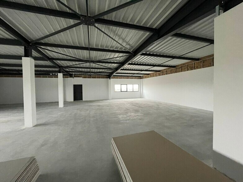 Office in Le Mesnil-Amelot for lease - Interior Photo - Image 2 of 13