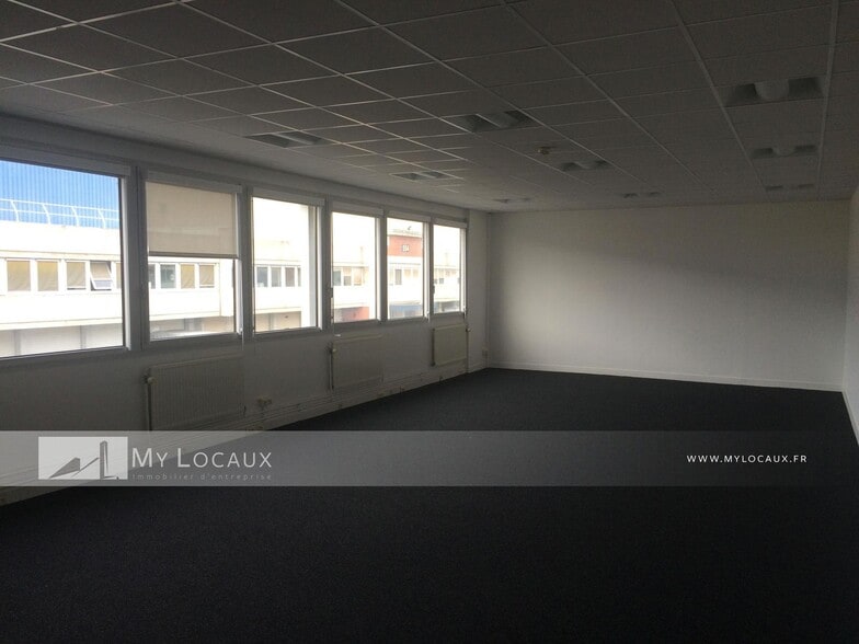 Flex in Saint-Ouen-sur-Seine for lease - Interior Photo - Image 3 of 5