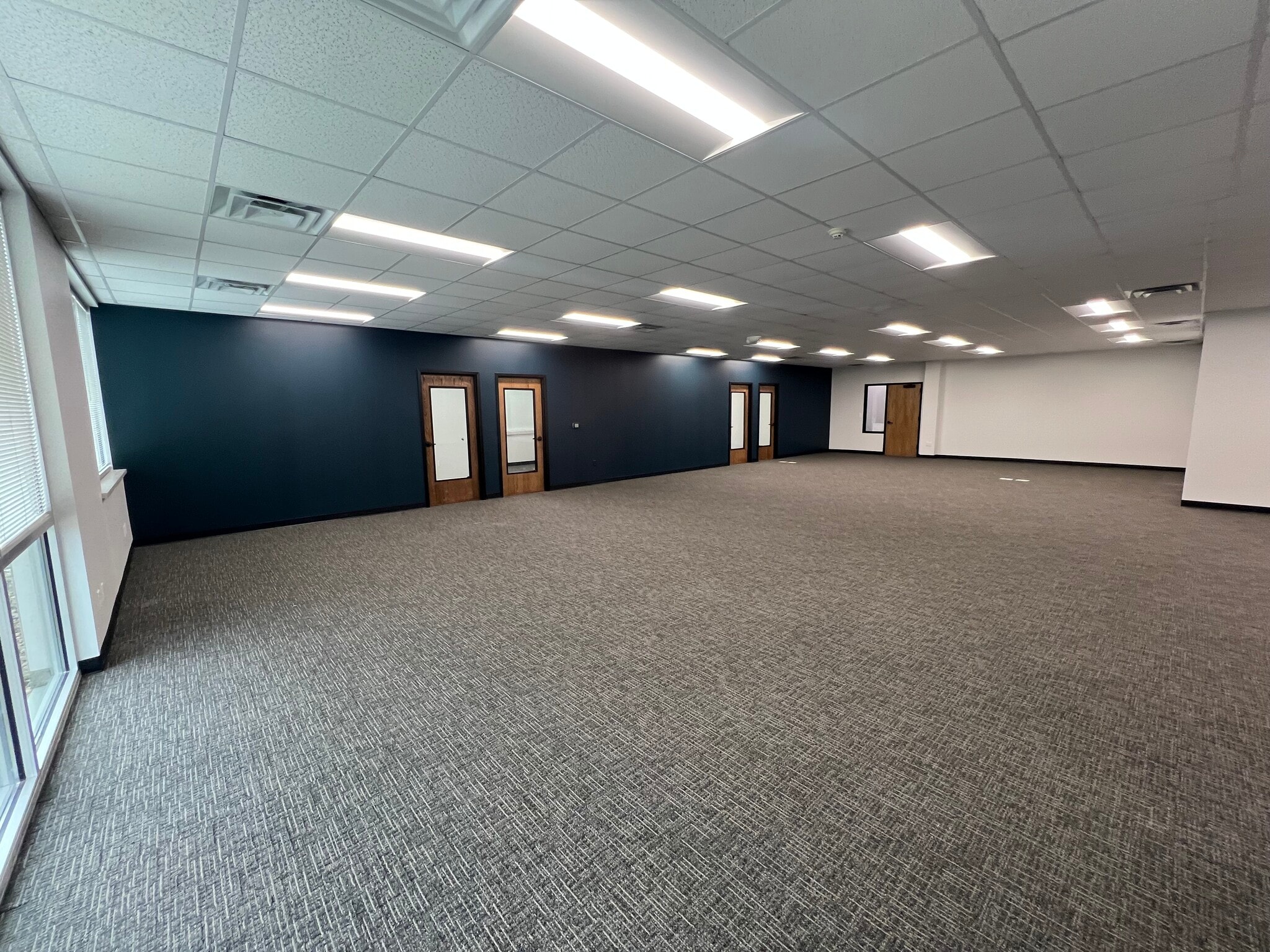 1310 NW Vivion Rd, Kansas City, MO for lease Interior Photo- Image 1 of 10