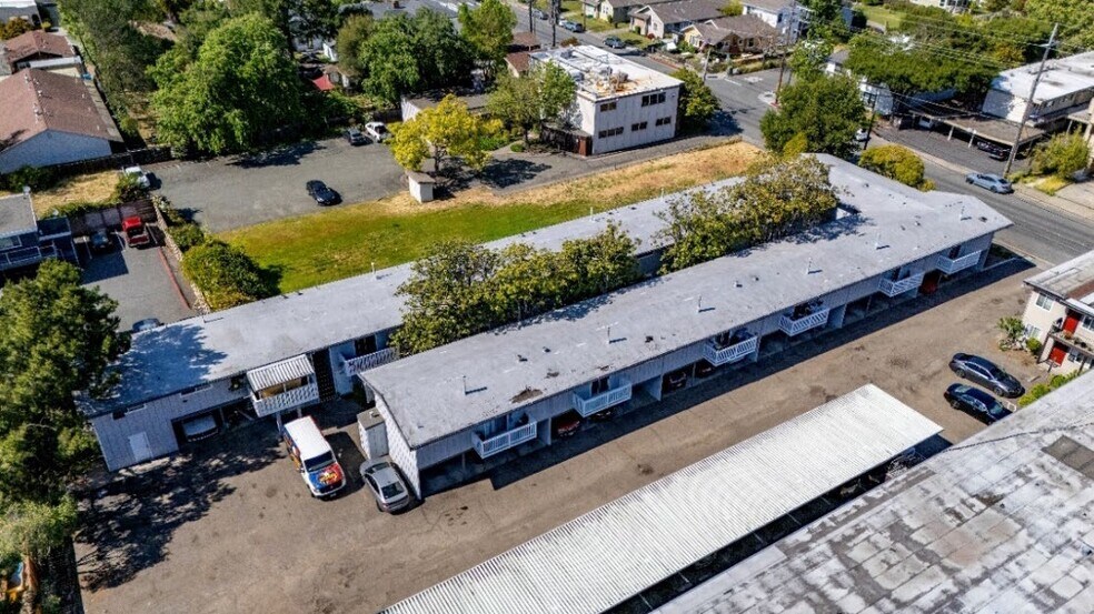 445 E St, Santa Rosa, CA à vendre - Photo du bâtiment - Image 1 de 4