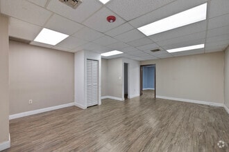 540 NW 165th St, Miami, FL for lease Interior Photo- Image 2 of 8