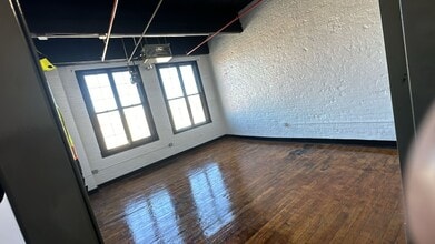 432 Austin Pl, Bronx, NY for lease Interior Photo- Image 1 of 3