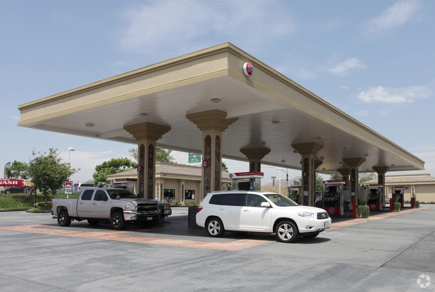 170 Hidden Valley Pky, Norco, CA à vendre - Photo du bâtiment - Image 2 de 8