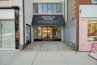 125 Lakeshore Rd E, Oakville, ON à louer Photo intérieure- Image 2 de 26