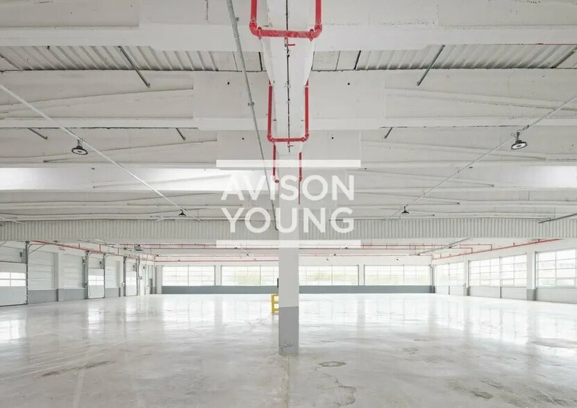 Flex in Gennevilliers for lease - Interior Photo - Image 2 of 12