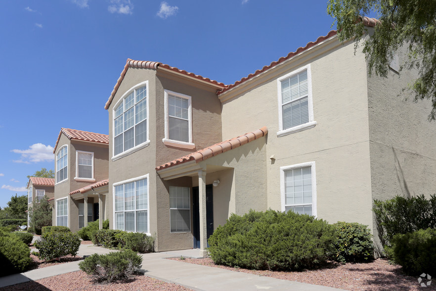 945 S Mesa Hills Dr, El Paso, TX à vendre - Photo principale - Image 1 de 1