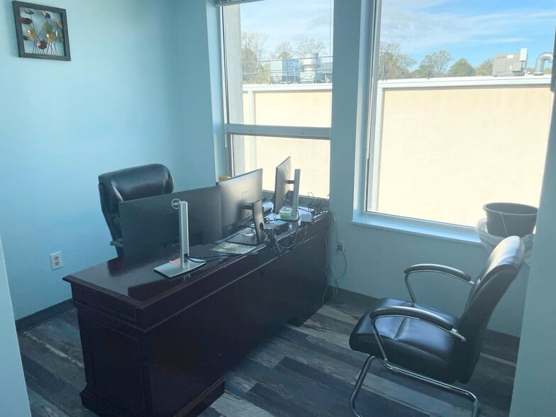 7115 Leesburg Pike, Falls Church, VA for sale - Interior Photo - Image 2 of 15