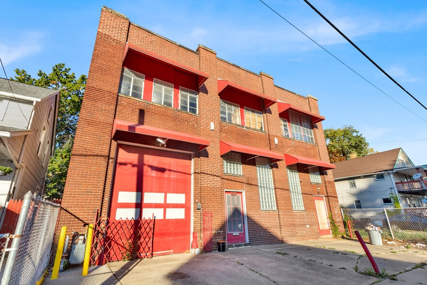 2032 W 105th St, Cleveland, OH à vendre - Photo du bâtiment - Image 3 de 26