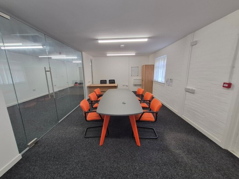 65-66 Cavendish Way, Glenrothes for lease - Interior Photo - Image 2 of 8