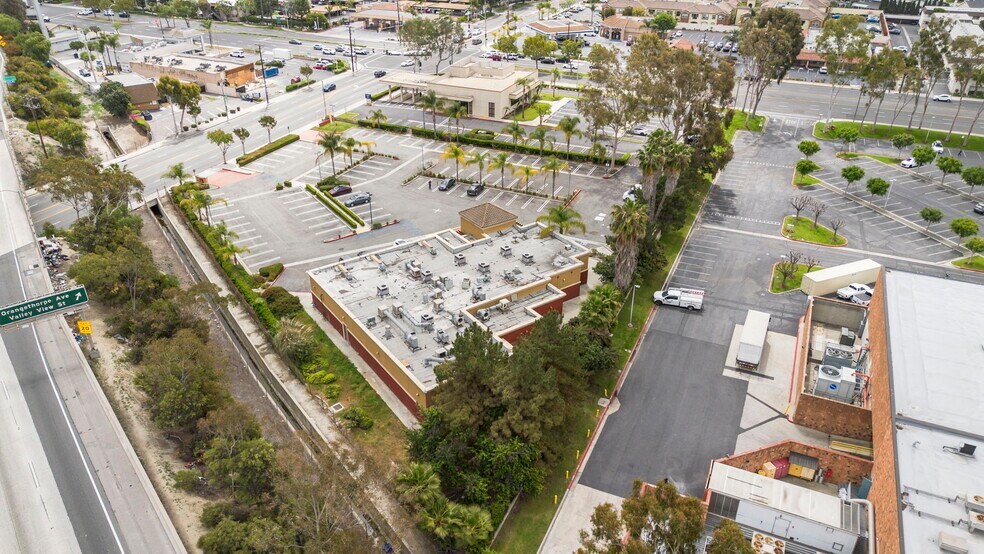 6901 Walker St, La Palma, CA à vendre - Photo du bâtiment - Image 1 de 21