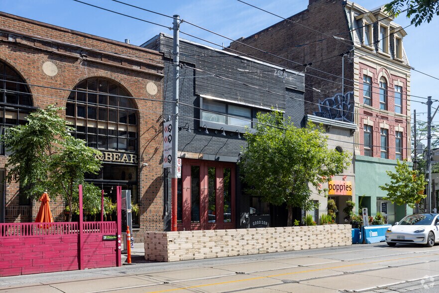1096 Queen St W, Toronto, ON à vendre - Photo du bâtiment - Image 1 de 2