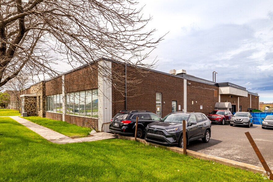 8101 Boul Métropolitain E, Montréal, QC for sale - Building Photo - Image 3 of 6