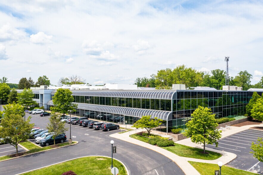 3809 West Chester Pike, Newtown Square, PA à louer - Photo du bâtiment - Image 3 de 6
