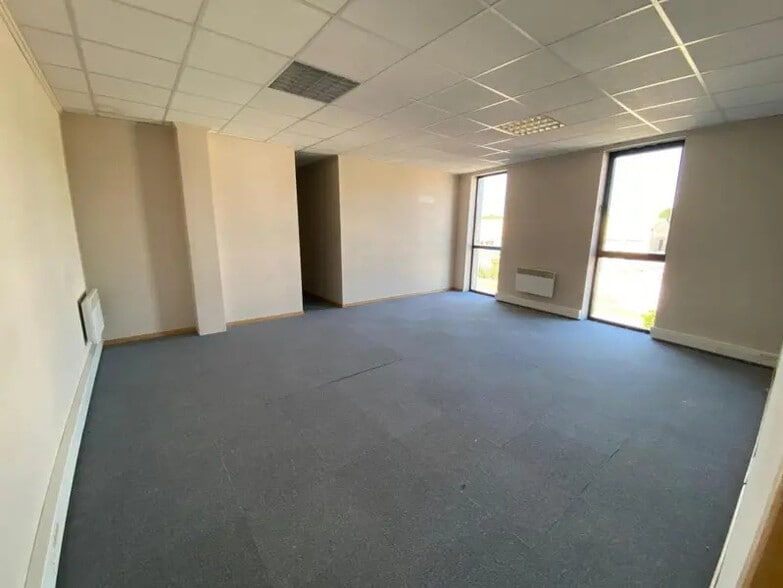Bureau dans Nogent-le-Phaye à louer - Photo intérieure - Image 2 de 8